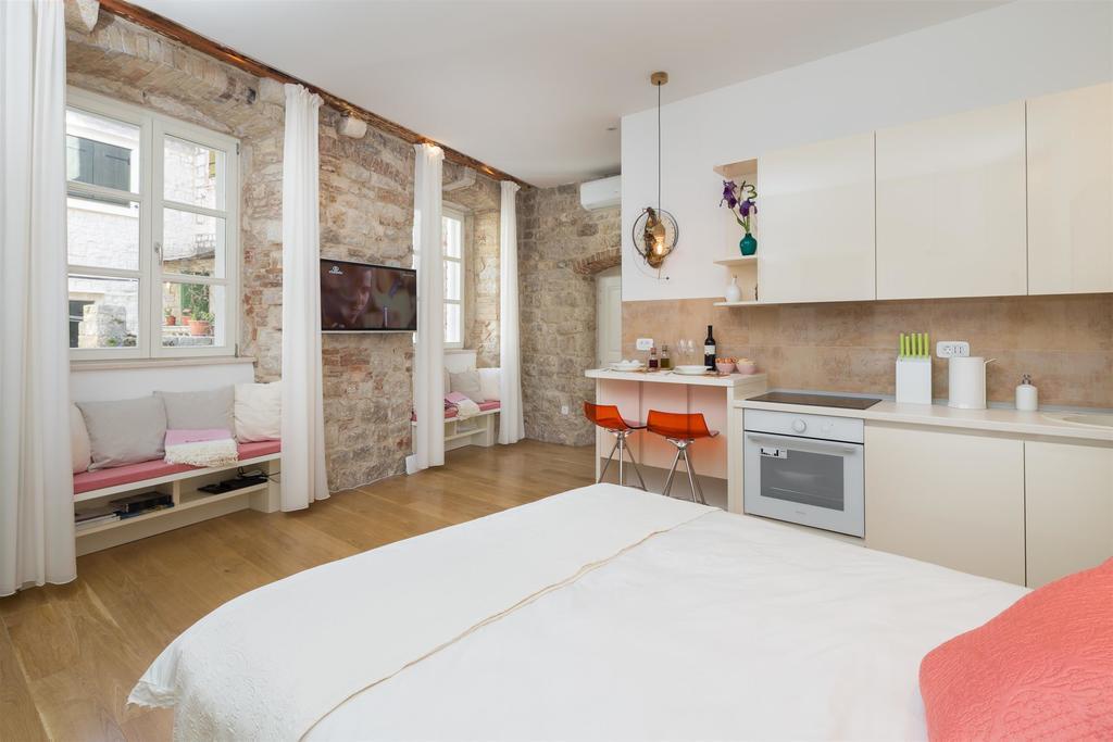 That Place Studio Apartment Trogir Eksteriør billede