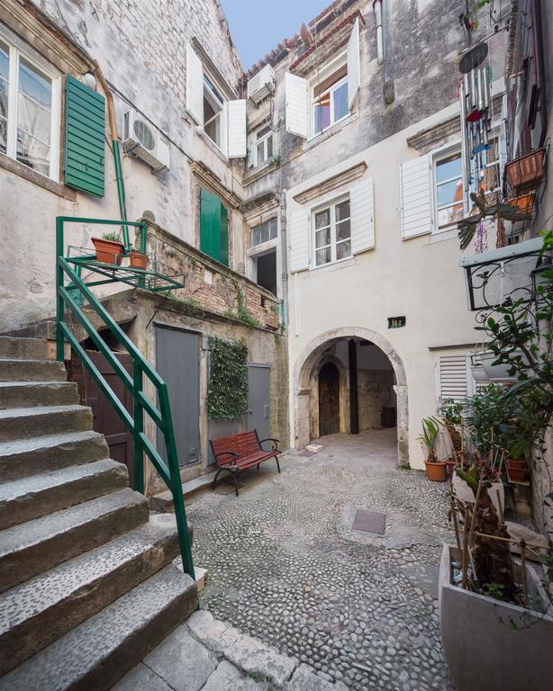 That Place Studio Apartment Trogir Eksteriør billede